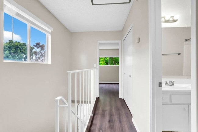 Building Photo - Great Three bedroom in UTC! Available now!