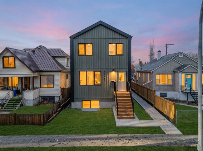 Photo - 11440-11487 87 St NW Unit 1