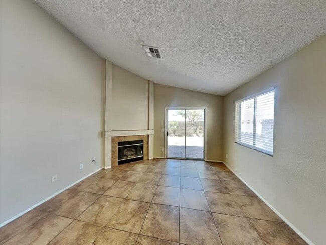 Building Photo - SINGLE FAMILY HOME