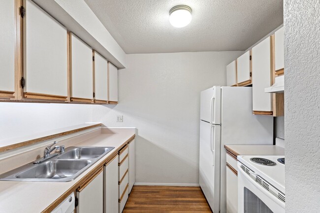 Photo - Heron View Apartment Homes