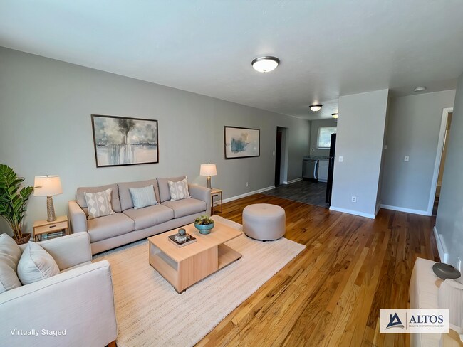 Building Photo - ** Move in Special** Spacious 3 bedroom, 1 bath Lakewood duplex with fenced in backyard available! Unit 87 Newland Street