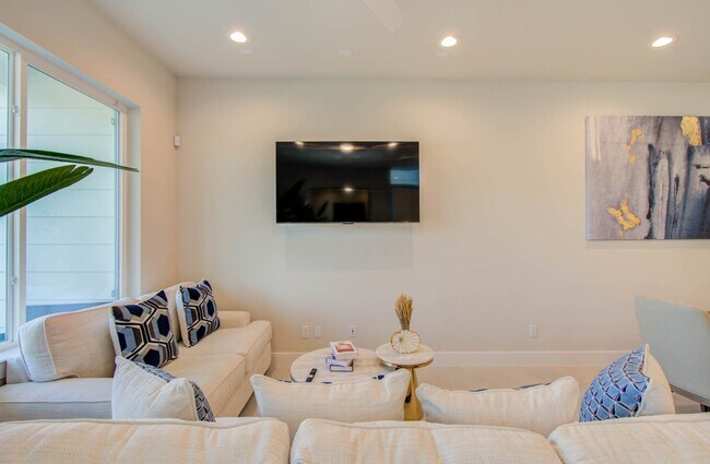 Photo - 5215 Noble St