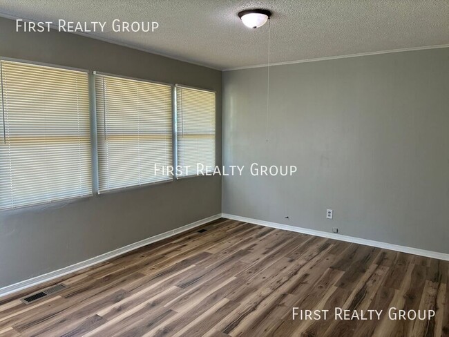 Photo - 4841 Gardendale Ave