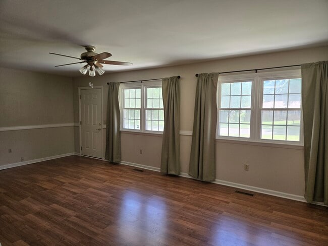 Photo - 1513 Ridge St NW