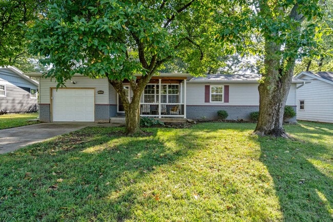 Building Photo - Gorgeous 3 Bedroom Home!