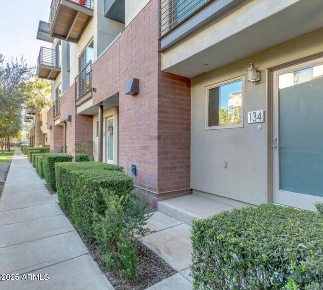 Photo - 525 W Lakeside Dr