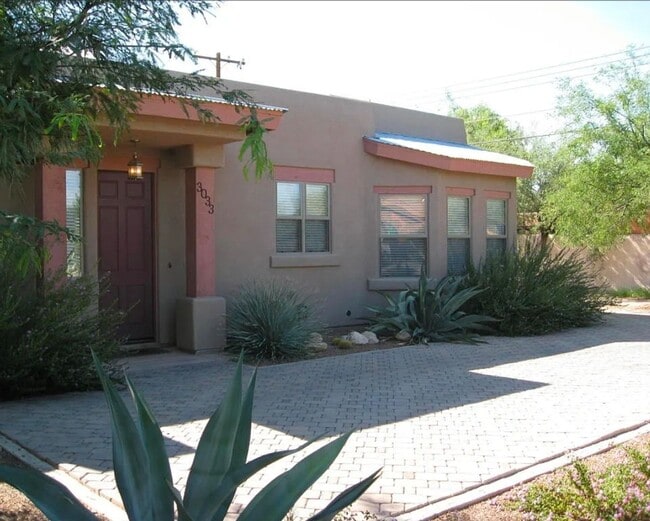 Building Photo - 3033 N Fremont Ave