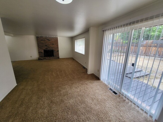 Photo - 1704 Pyrenees St
