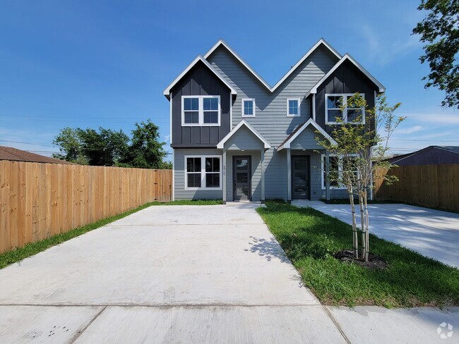 Building Photo - BEAUTIFUL BRAND NEW 3 BEDROOM 2.5 BATH DUP... Rental