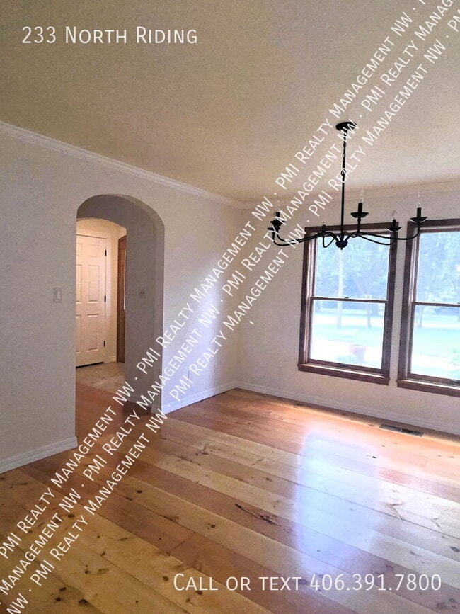 Photo - 233 North Riding-