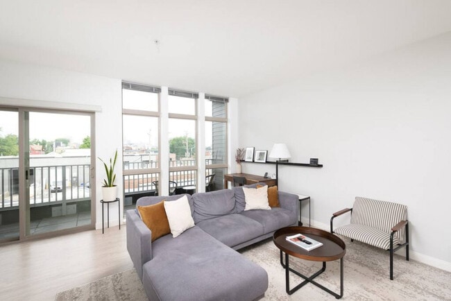 Photo - 211 W Mineral St Unidad ID1379007P