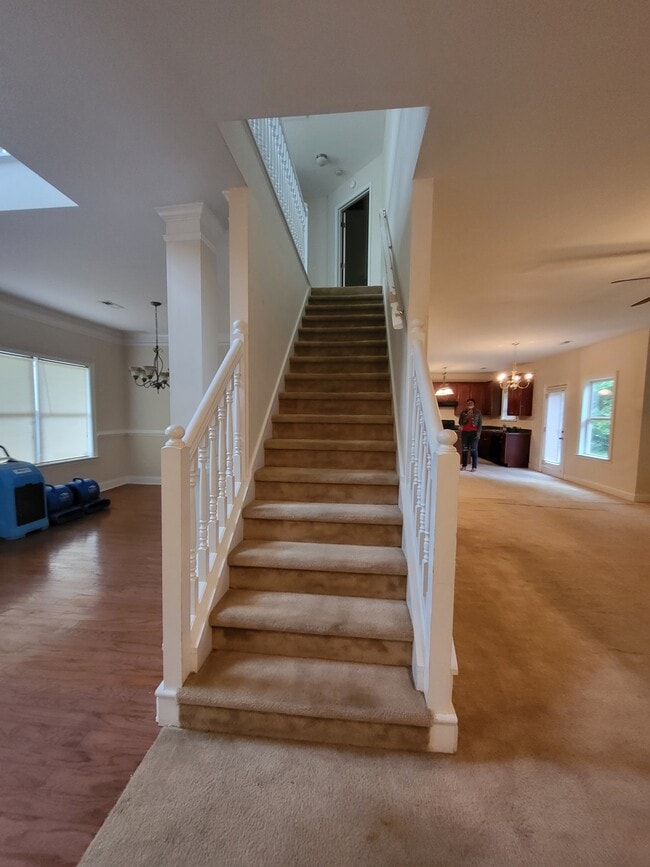 Photo - 316 Yorkshire Trce