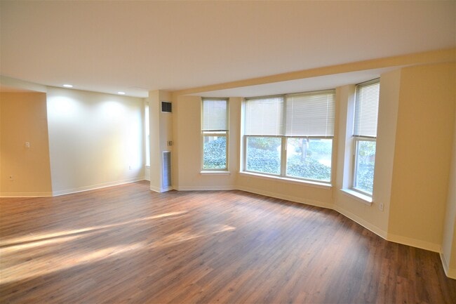 Photo - Landmark Square Apartments