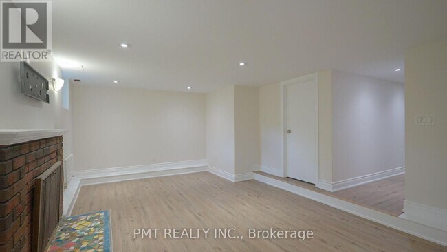 Photo - 881 Coxwell Ave