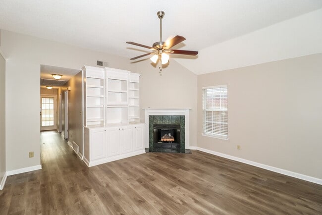 Photo - 5689 Kayla Dr