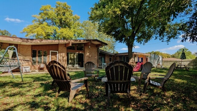 Photo - 550 Valewood Ln