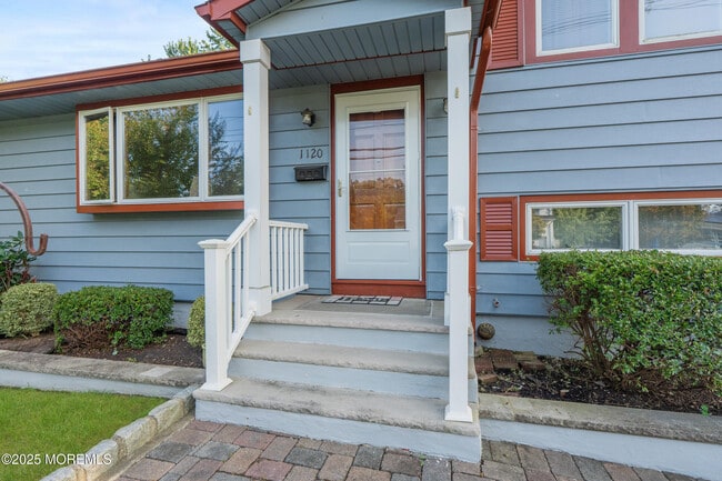 Photo - 1120 Darlene Ave