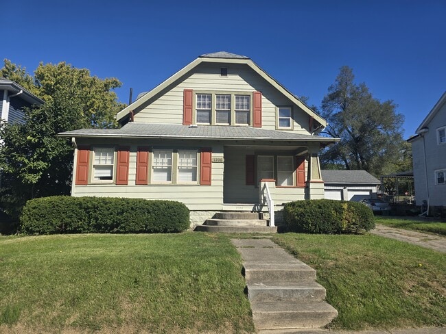 Photo - 1206 E 8th St Unit 3