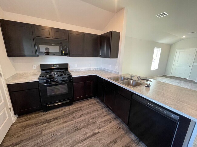 Photo - Lovely 3 Bed 2 Bath Home in Shawnee Schools!