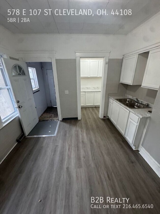 Photo - 578 E 107th St