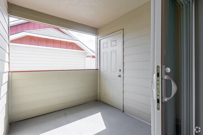 1BR, 1BA - 714 SF