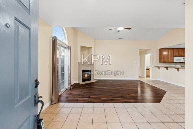 1544 Emily Ct