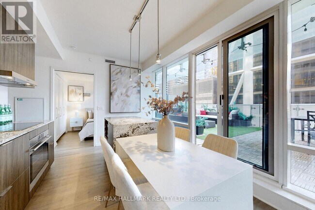 Photo - 1 Bloor St E Unit 520