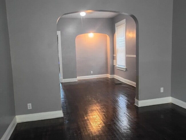 1268 W 71st Pl