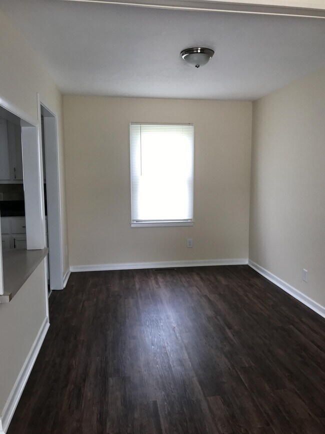 Photo - 503 Isern St