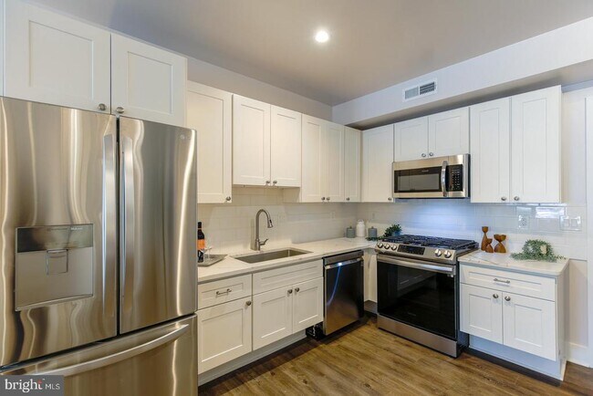 Photo - 1928 Naylor Rd SE Unit 202 (IZ)