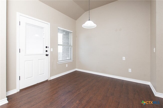 Photo - 502 Sladecek Dr