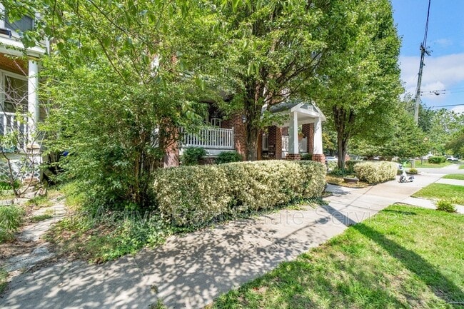 Photo - 402 W 31st St