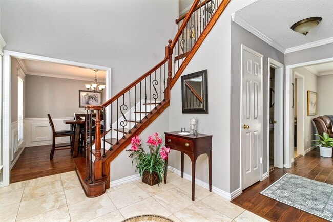 Photo - 111 S Village Knoll Cir