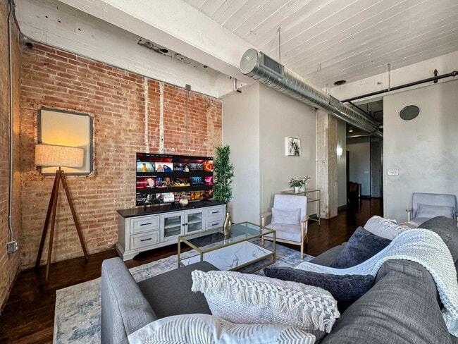 Photo - 555 Evergreen St Unit SI ID1075582P