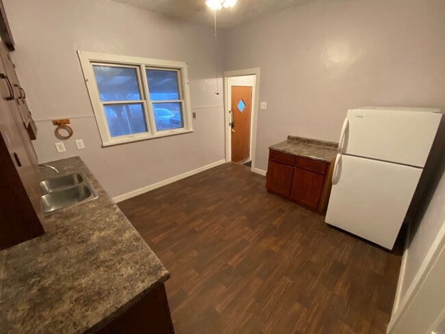 Photo - 2535 Avenue B