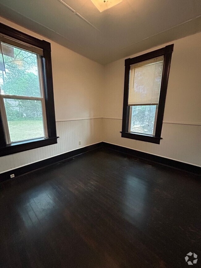 Building Photo - One Bedroom Apartment on La Crosse Northside Unit 12
