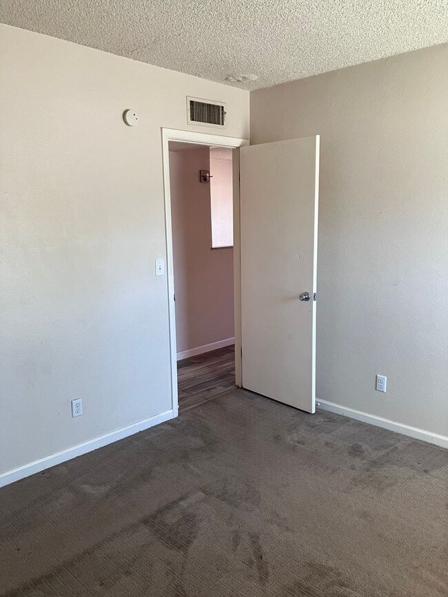 Photo - AVAILABLE NOW! Unit 3052 Edith