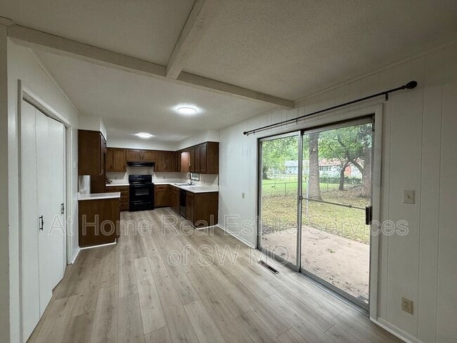 Photo - 1335 E Sunset St