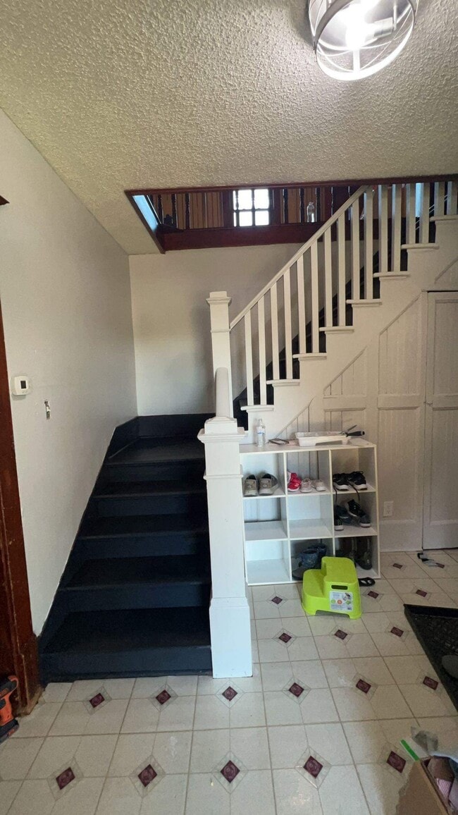 Photo - 213 W Second St