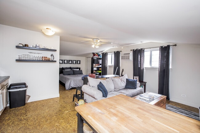 Photo - RARE studio in Bucktown that always rents quickly! Free Laundry! Included Internet! Unit CH