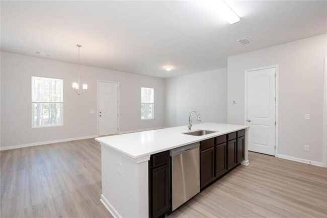 Photo - 625 Everett Ln