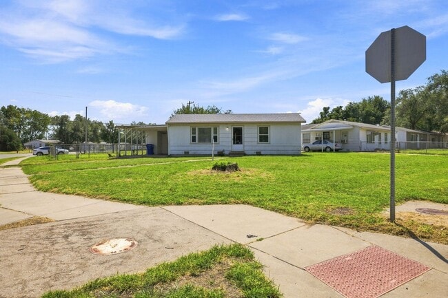 Photo - 1103 W 17th St