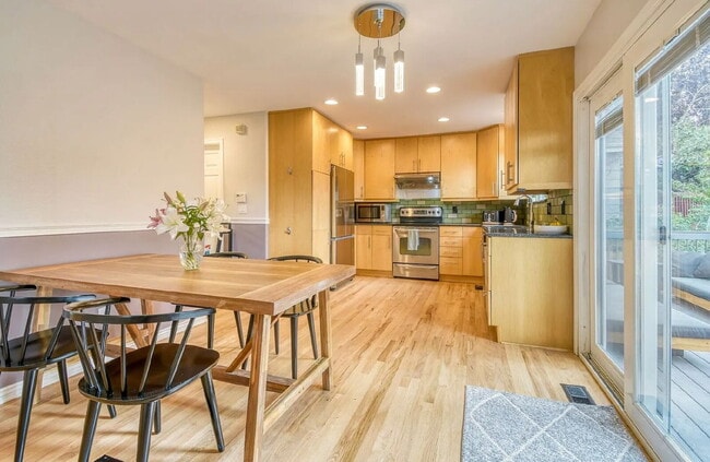 Photo - Spacious 5 bedroom 4 Bathroom Home Available August 7th!
