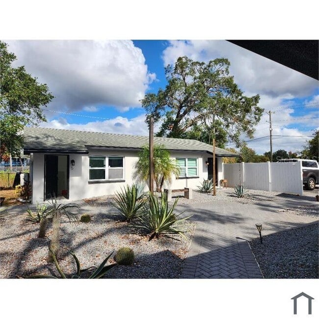 Building Photo - 11740 N 17th St