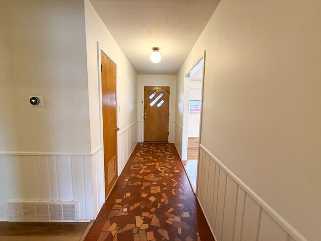 Photo - Mid-Century Charm in Melonie Park!