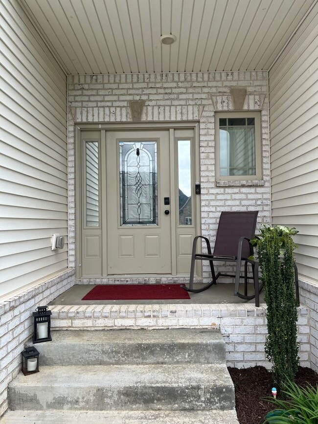 Photo - Georgous Large Open Floor Plan Home with Easy Commute to Nashville