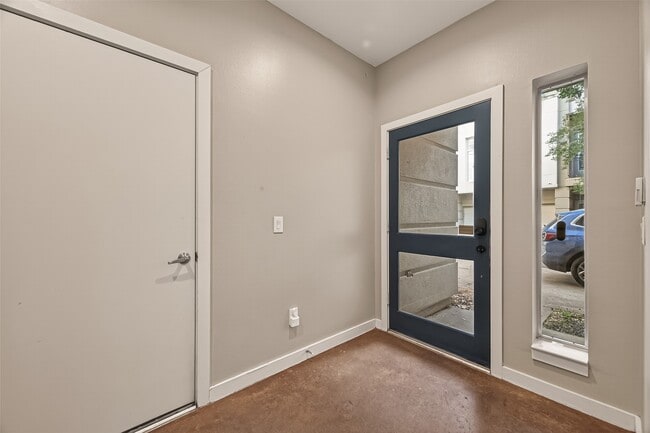 Photo - 1112 Columbus St Unit B