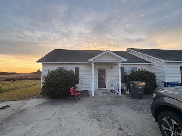 Building Photo - 4684 Weyerhaeuser Rd Unit A