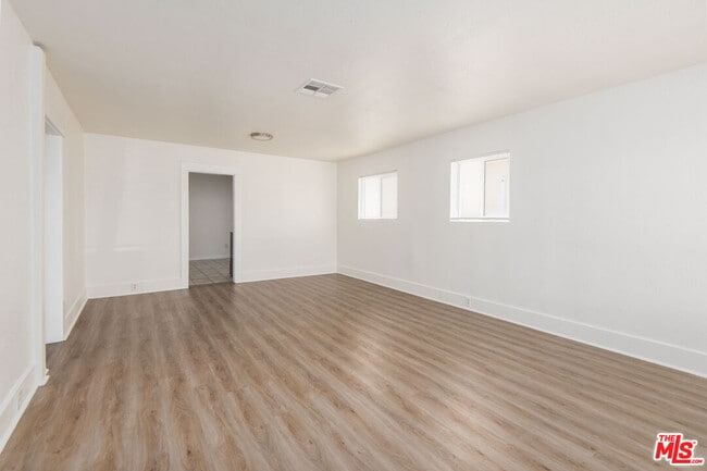 Photo - 2132 Cloverdale Ave