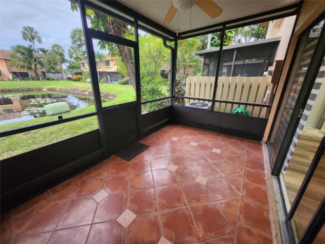 Photo - 2853 Carambola Cir N